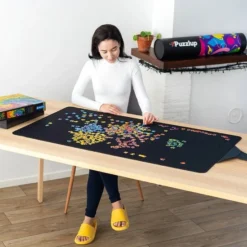 Puzzlup 1500 - Puzzelmat Neopreen - Zelfsluitend & Antislip - Portapuzzle Met Luxe Opbergtube - Tot En Met 1500 Stukjes - 66 X 120 Cm -Puzzels Verfijnd Winkel 550x550 303