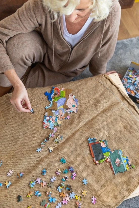 Wasgij Original 35 Vlooienmarkt Vondsten! Puzzel - 1000 Stukjes 8 Wasgij Original 35 Vlooienmarkt Vondsten! Puzzel - 1000 Stukjes - Afbeelding 8